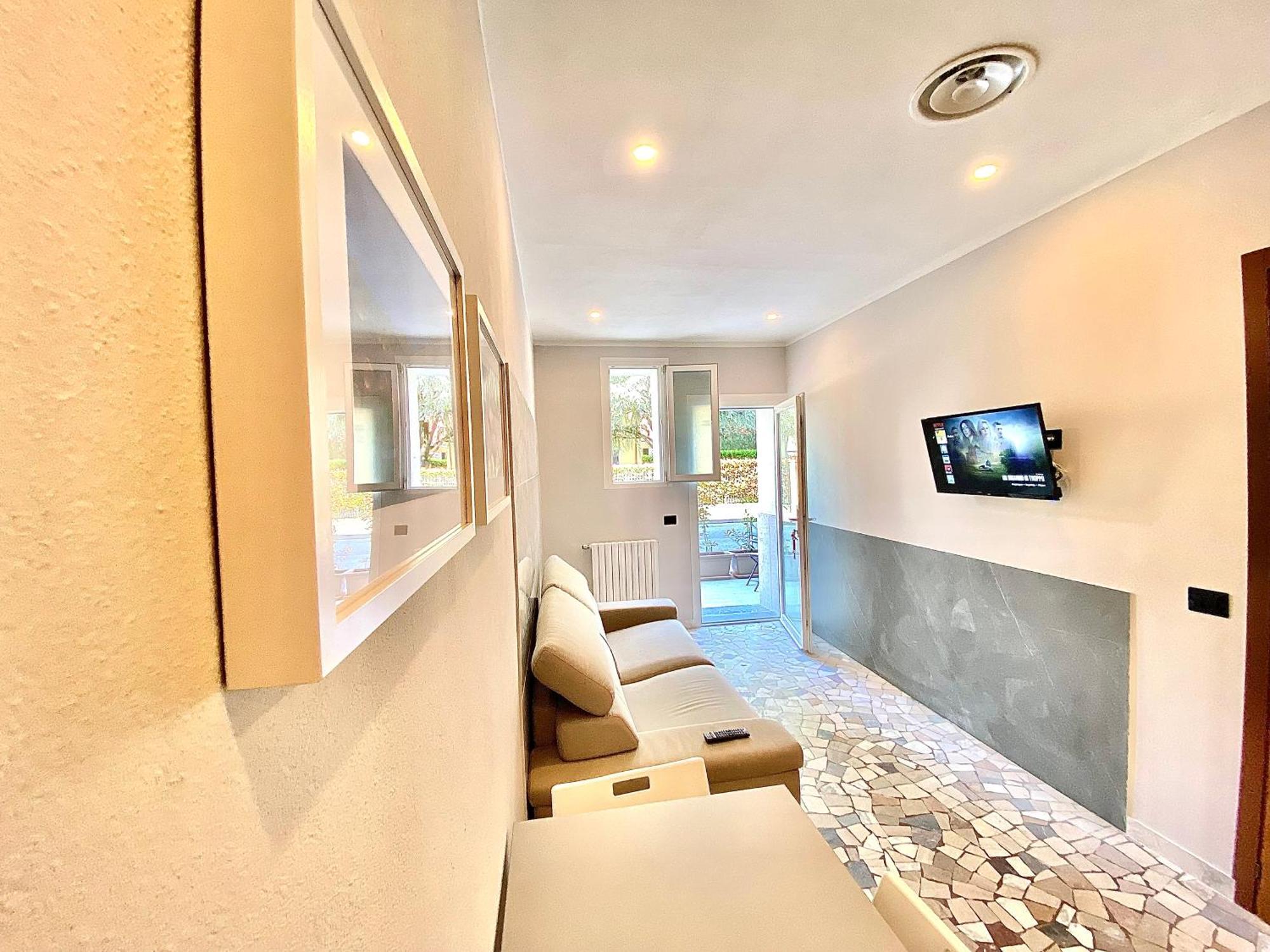 Apt Donati Home, Modernita E Comfort Con Parcheggio Gratuito Privato E Spazio Esterno Privato 카사노 다다 외부 사진