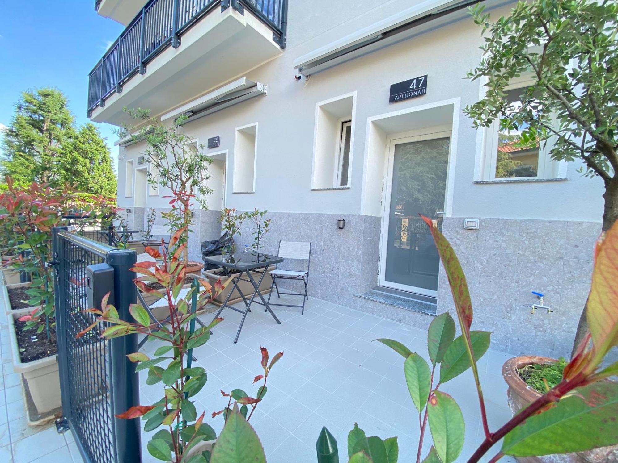 Apt Donati Home, Modernita E Comfort Con Parcheggio Gratuito Privato E Spazio Esterno Privato 카사노 다다 외부 사진