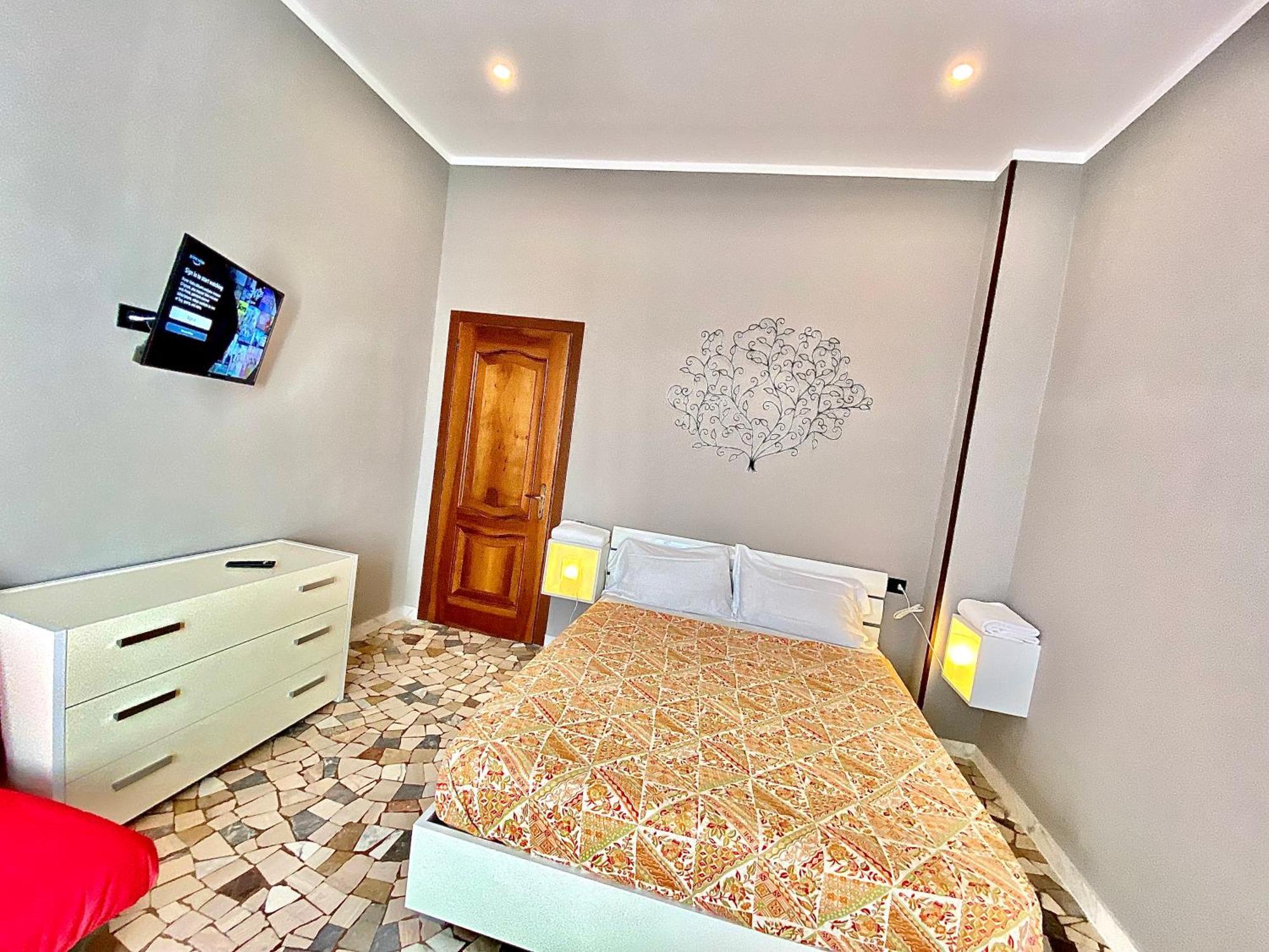 Apt Donati Home, Modernita E Comfort Con Parcheggio Gratuito Privato E Spazio Esterno Privato 카사노 다다 외부 사진