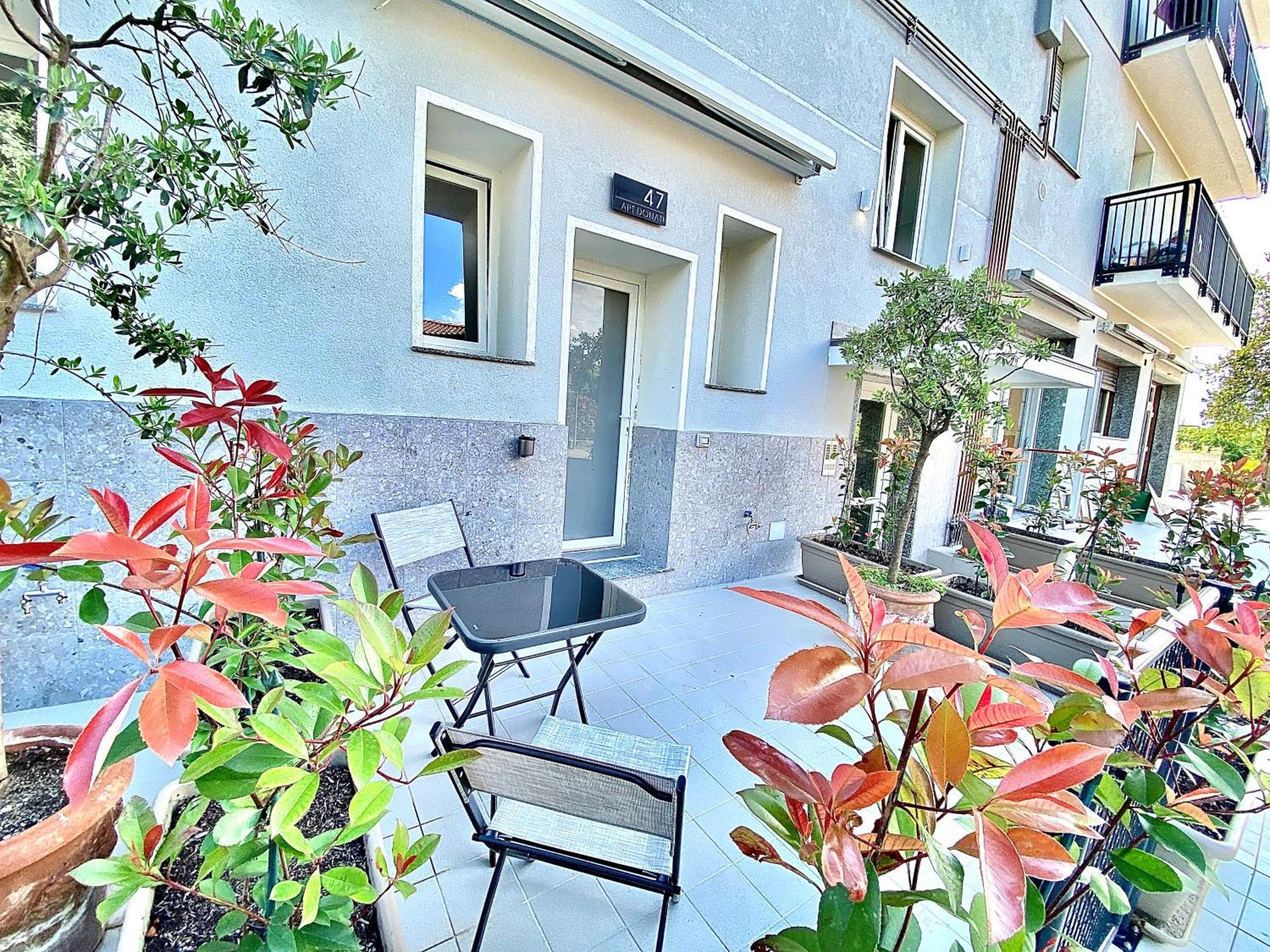 Apt Donati Home, Modernita E Comfort Con Parcheggio Gratuito Privato E Spazio Esterno Privato 카사노 다다 외부 사진