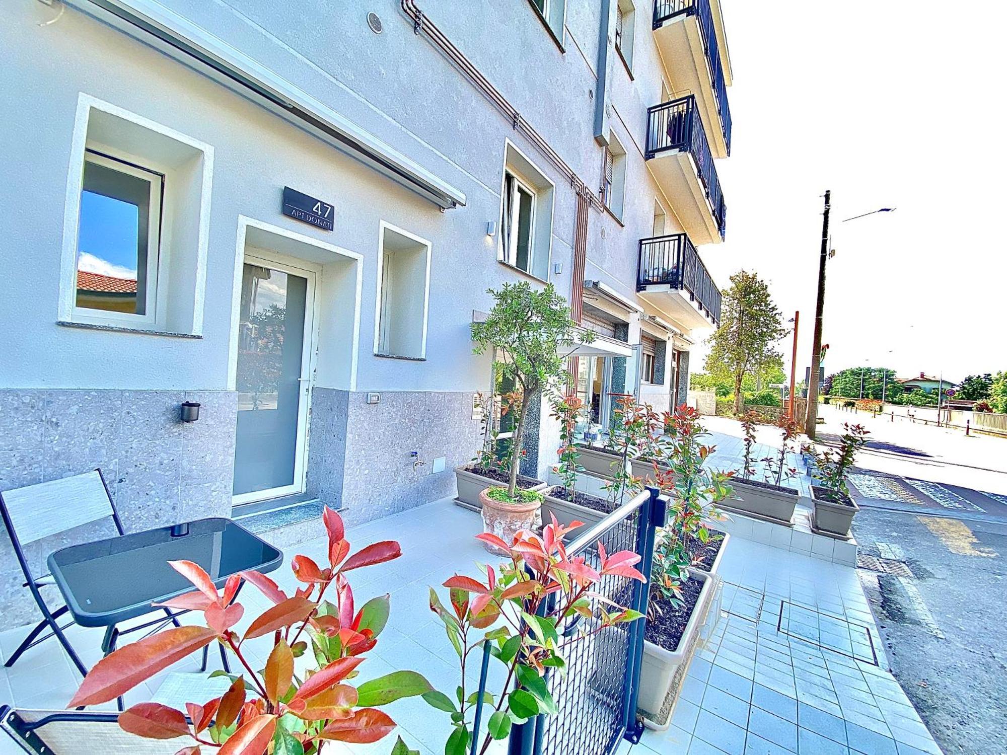 Apt Donati Home, Modernita E Comfort Con Parcheggio Gratuito Privato E Spazio Esterno Privato 카사노 다다 외부 사진