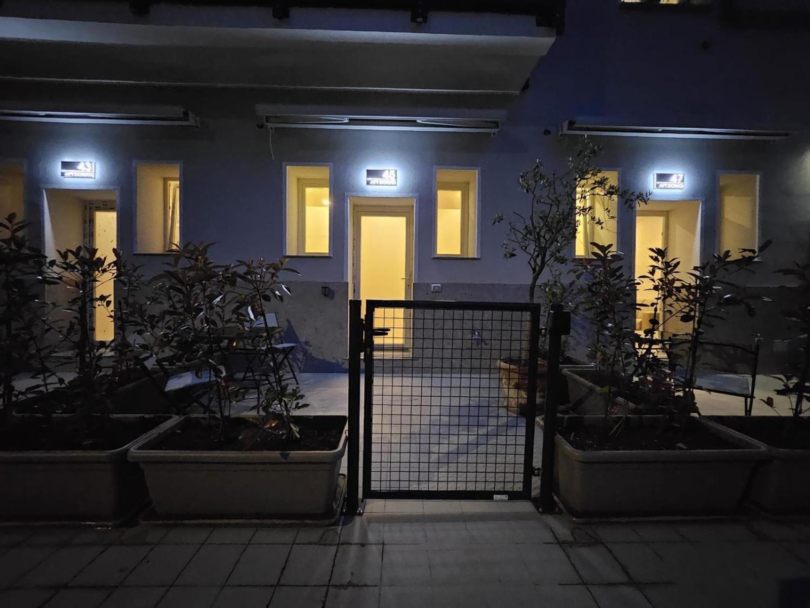 Apt Donati Home, Modernita E Comfort Con Parcheggio Gratuito Privato E Spazio Esterno Privato 카사노 다다 객실 사진