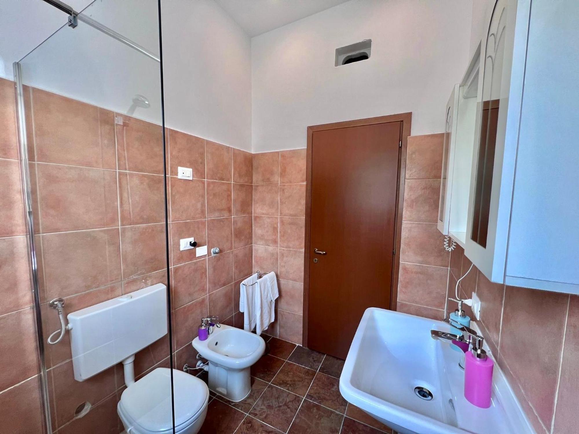 Apt Donati Home, Modernita E Comfort Con Parcheggio Gratuito Privato E Spazio Esterno Privato 카사노 다다 외부 사진